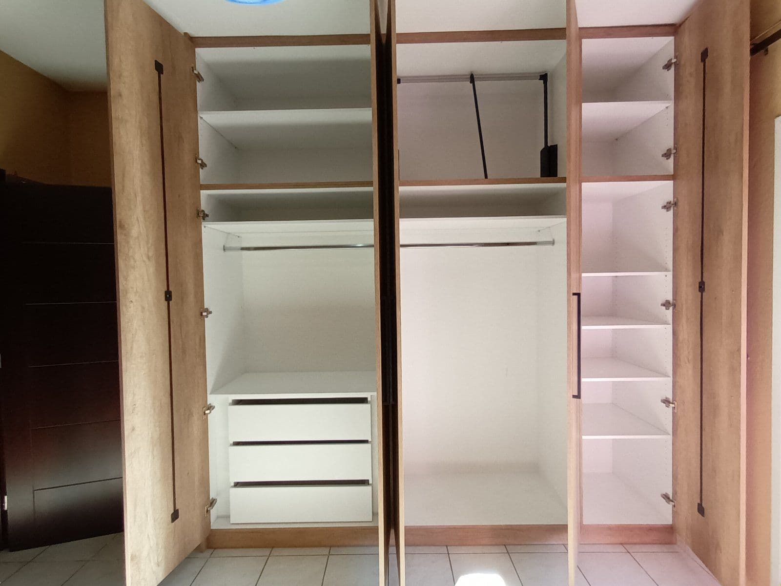 Floor-to-Ceiling 5-Door Built-in Wardrobe System with Modern Black Handles - 2