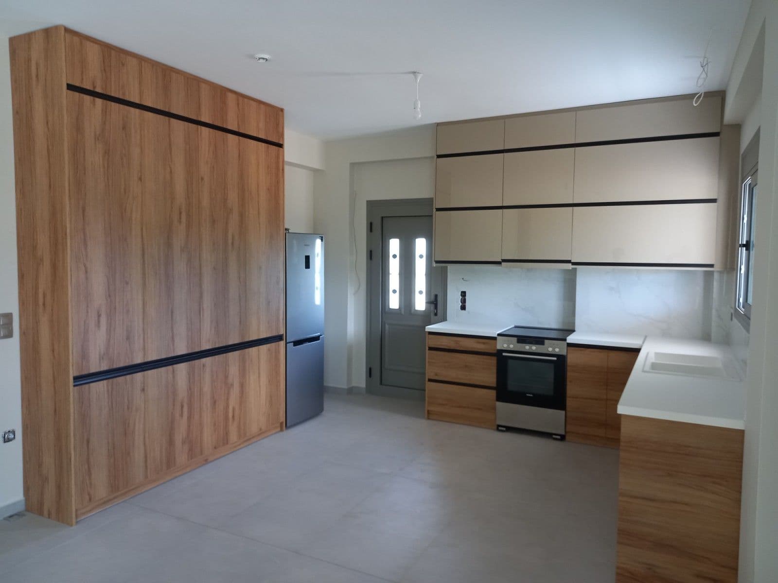 Wood-Effect Kitchen with Beige Upper Cabinets - 3