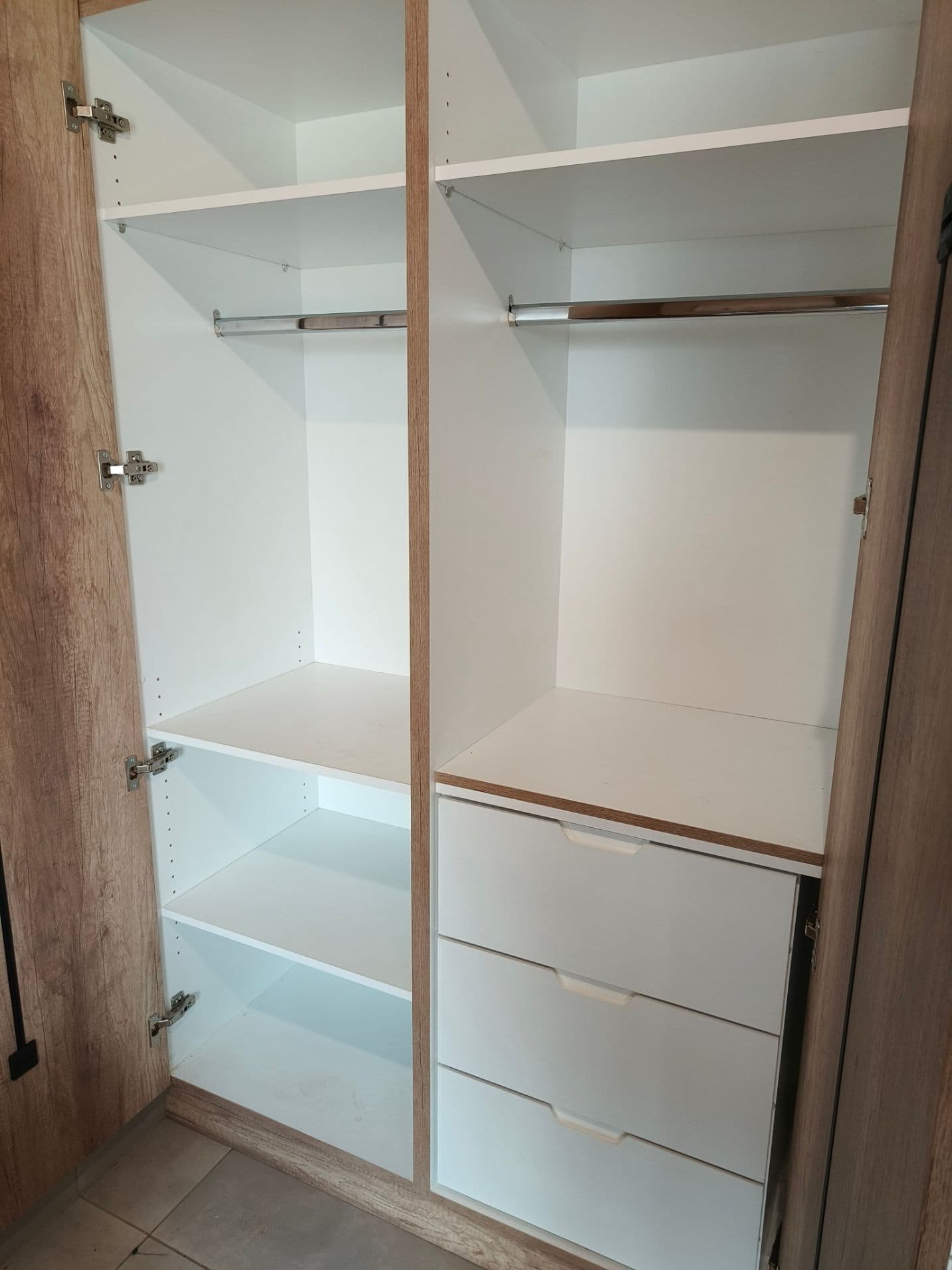 Floor-to-Ceiling 3-Door Built-in Wardrobe with Modern Black Handles - 3