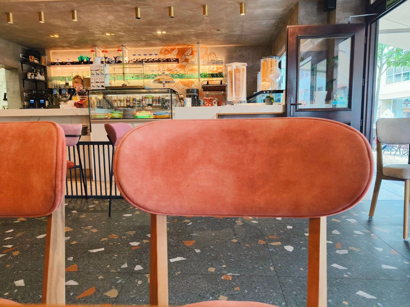 Custom Commercial Interior Fit-Out & Seating Solutions for Gelateria (Eiscafé Bertolini, Germany) - 4