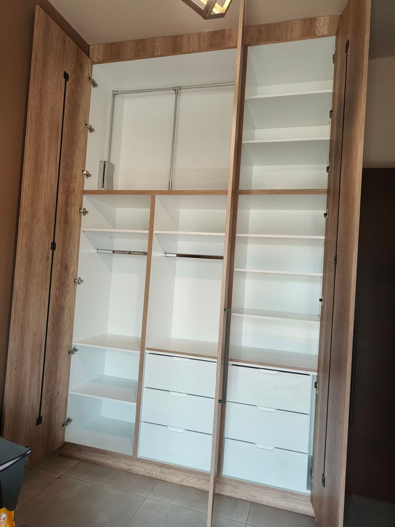 Floor-to-Ceiling 3-Door Built-in Wardrobe with Modern Black Handles - 2