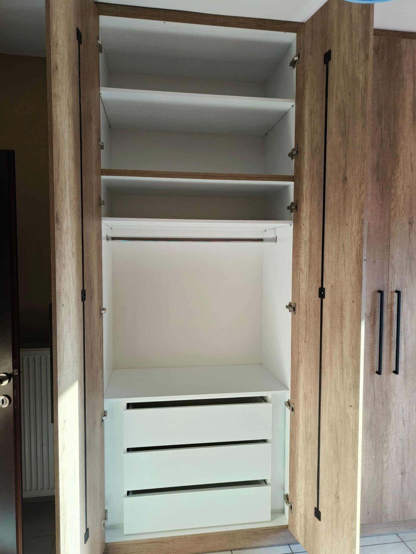 Floor-to-Ceiling 5-Door Built-in Wardrobe System with Modern Black Handles - 3