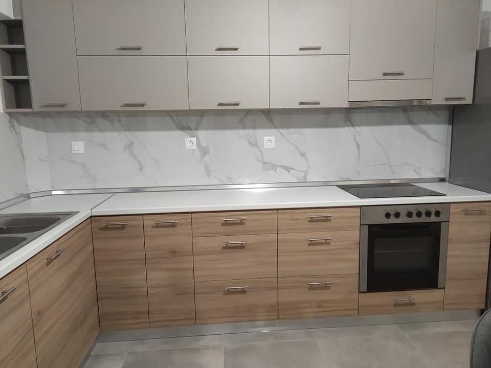 Wood-Effect Kitchen with Grey Upper Cabinets - 3